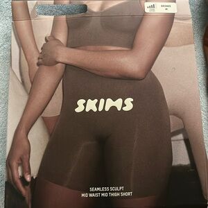 Skims / shape wear